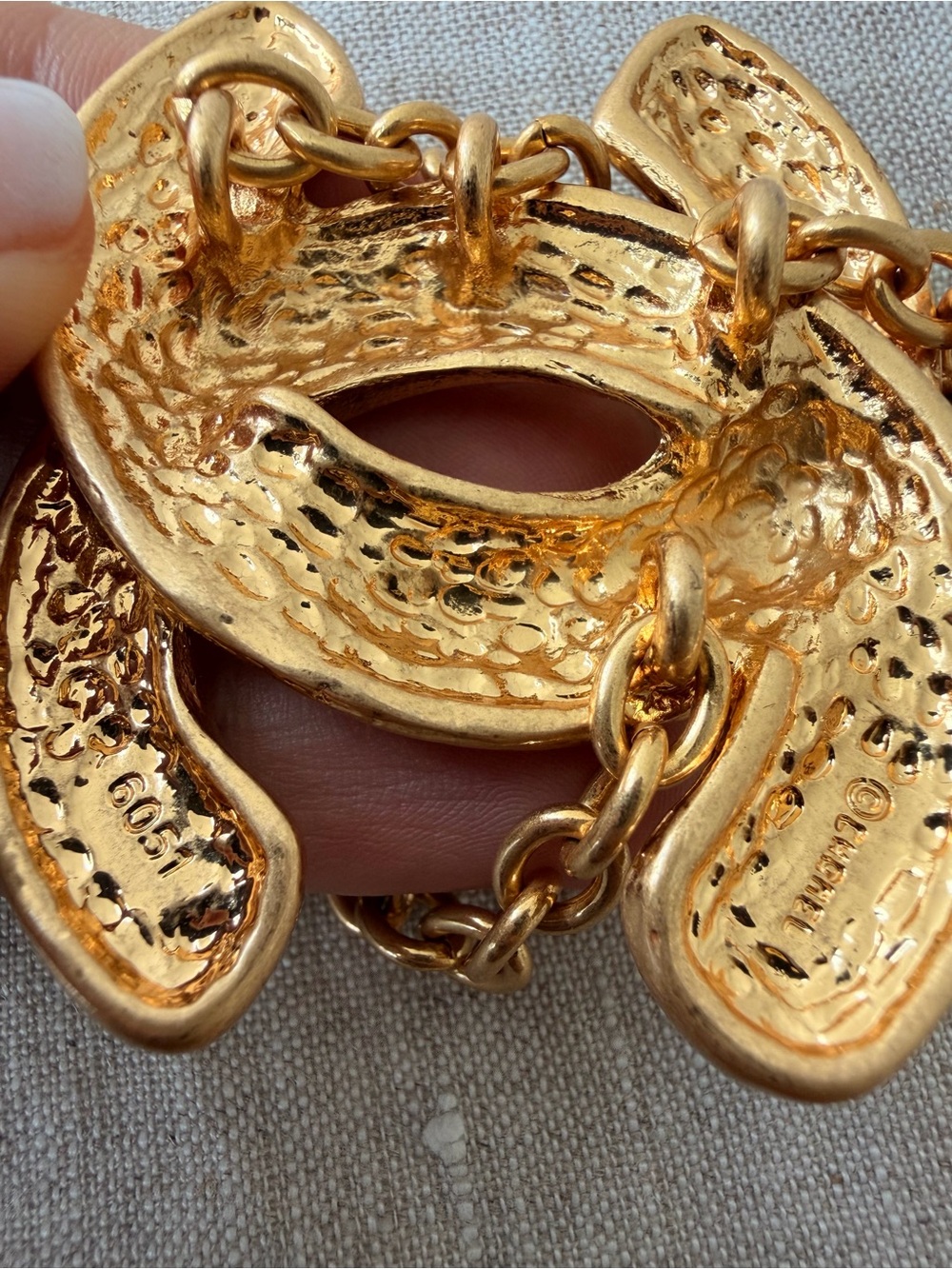 Vintage CHANEL Gold Double-Chain CC Logo Waist Belt - Picture 6 of 11